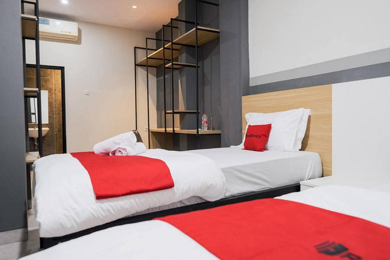 ג'קרטה Reddoorz Plus Near Taman Anggrek Mall מראה חיצוני תמונה
