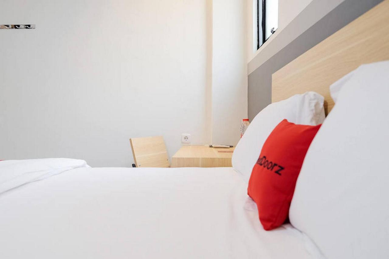 ג'קרטה Reddoorz Plus Near Taman Anggrek Mall מראה חיצוני תמונה