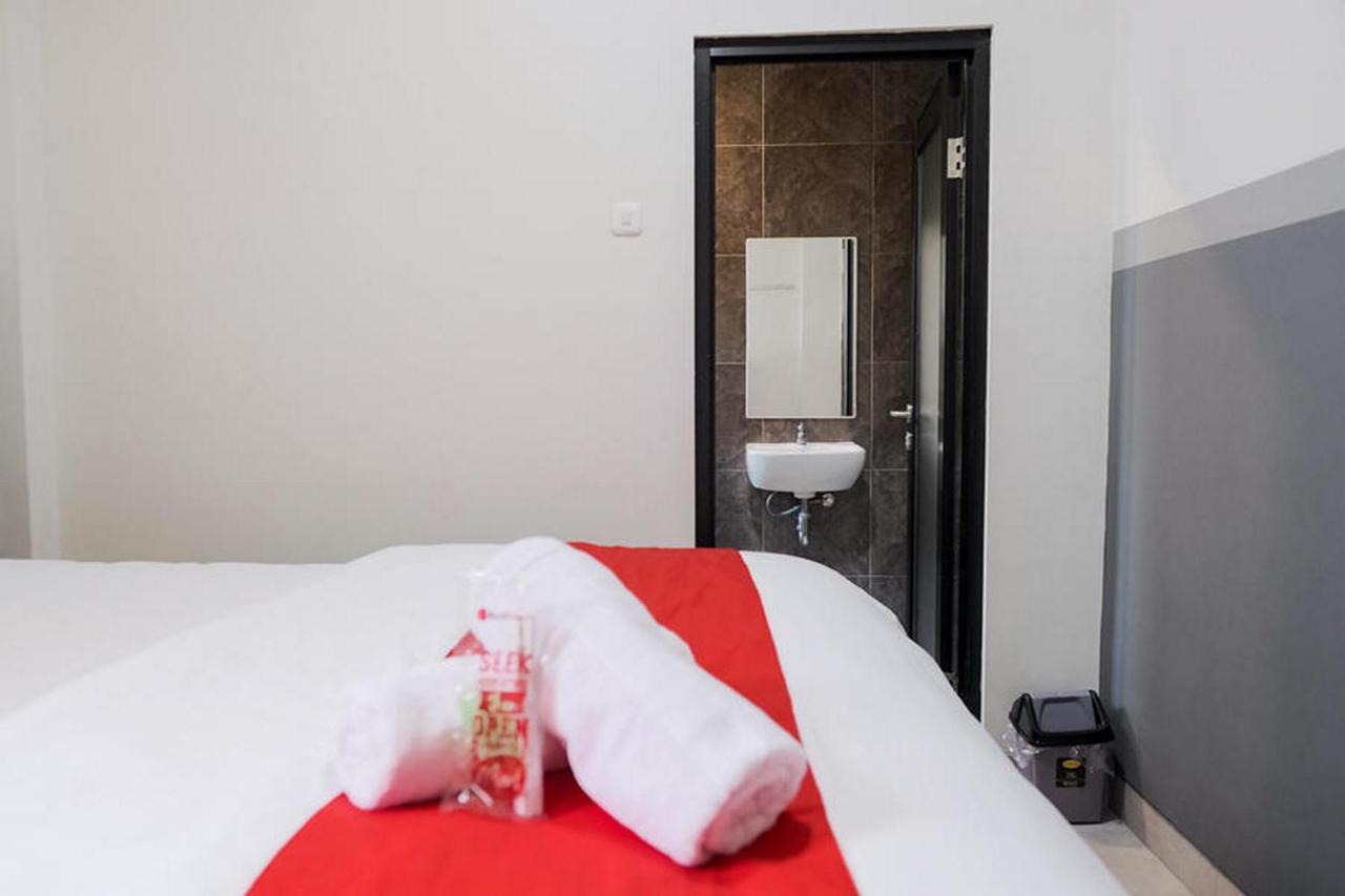 ג'קרטה Reddoorz Plus Near Taman Anggrek Mall מראה חיצוני תמונה