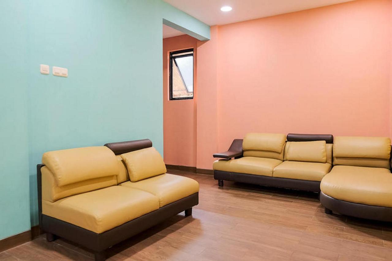 ג'קרטה Reddoorz Plus Near Taman Anggrek Mall מראה חיצוני תמונה