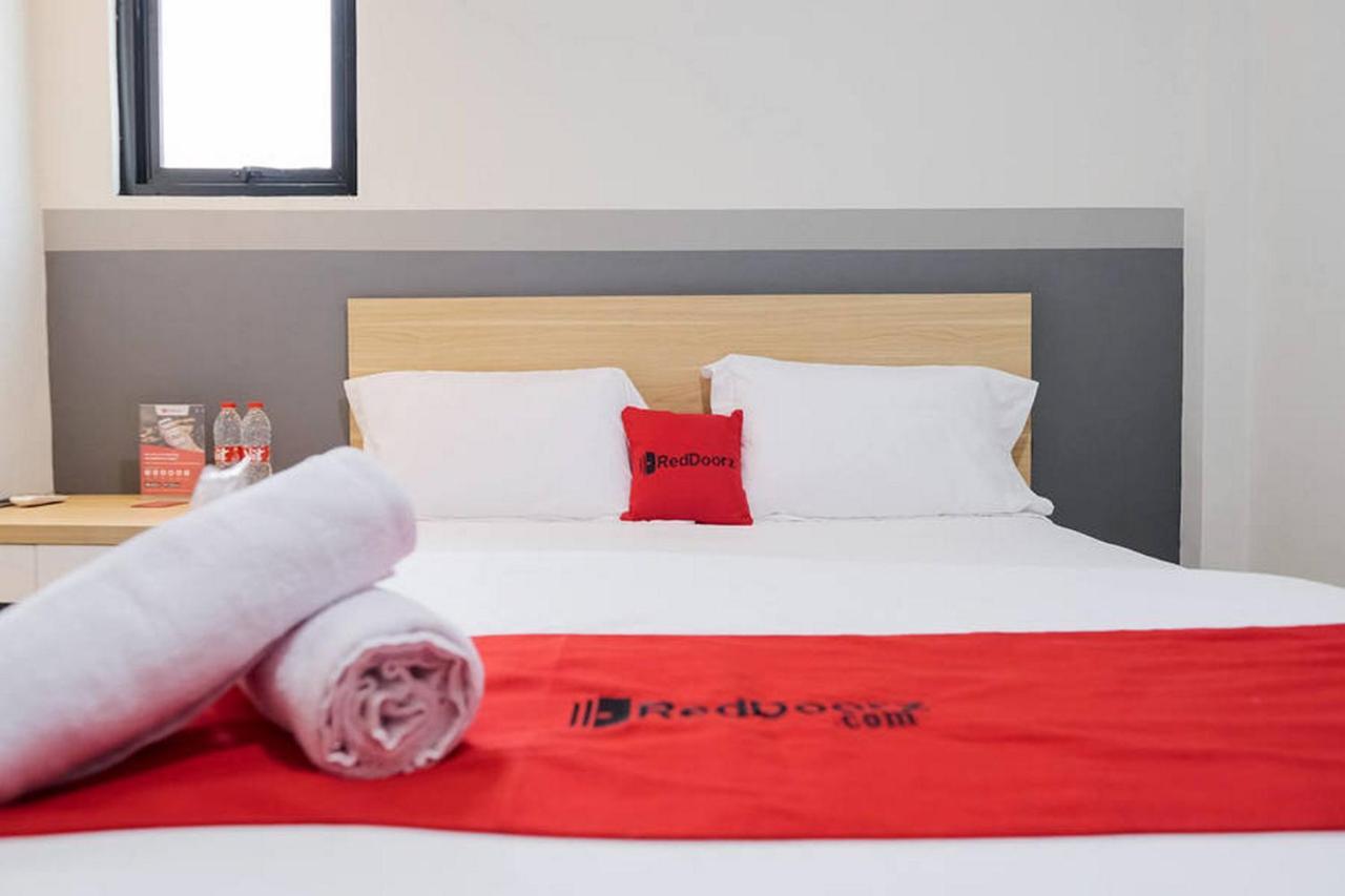 ג'קרטה Reddoorz Plus Near Taman Anggrek Mall מראה חיצוני תמונה