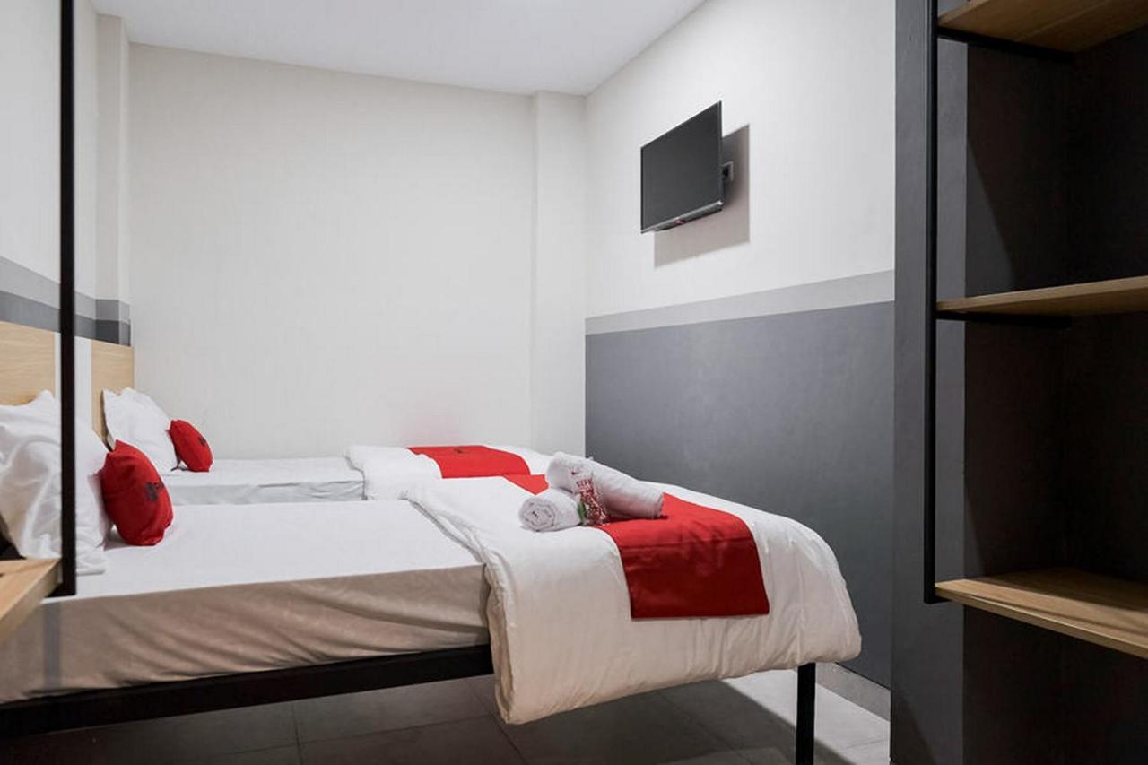 ג'קרטה Reddoorz Plus Near Taman Anggrek Mall מראה חיצוני תמונה