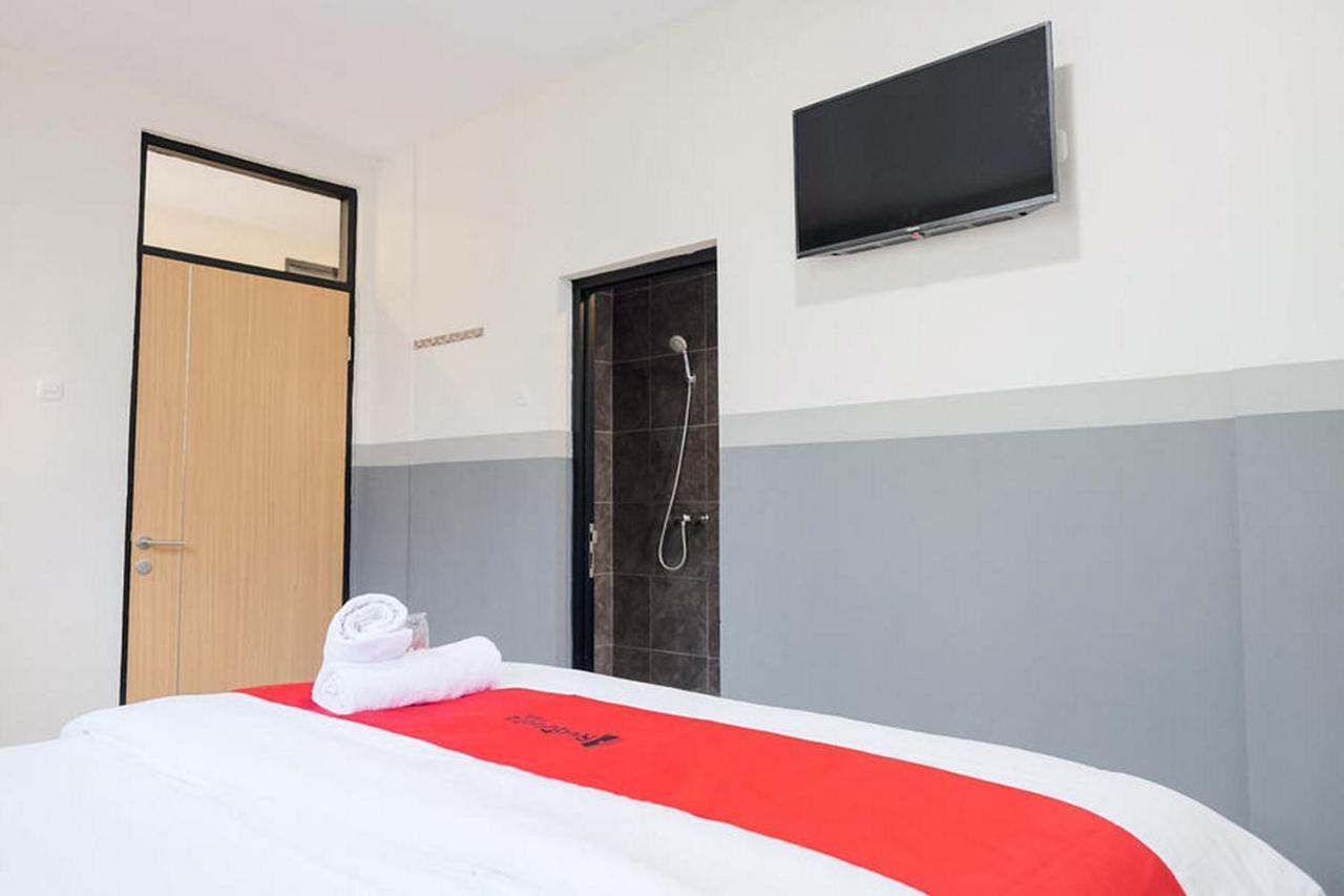 ג'קרטה Reddoorz Plus Near Taman Anggrek Mall מראה חיצוני תמונה