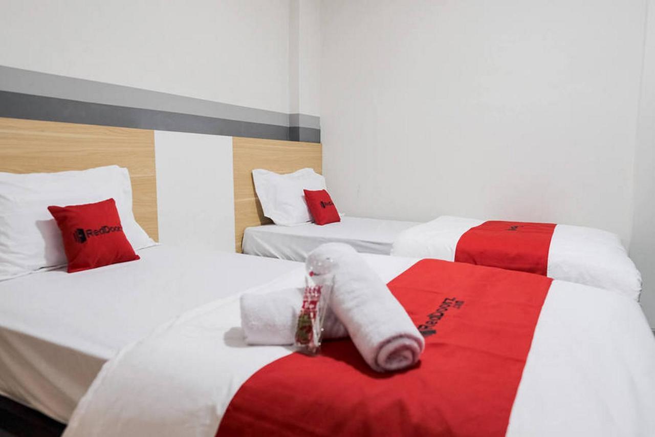 ג'קרטה Reddoorz Plus Near Taman Anggrek Mall מראה חיצוני תמונה