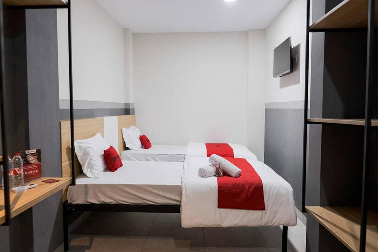 ג'קרטה Reddoorz Plus Near Taman Anggrek Mall מראה חיצוני תמונה
