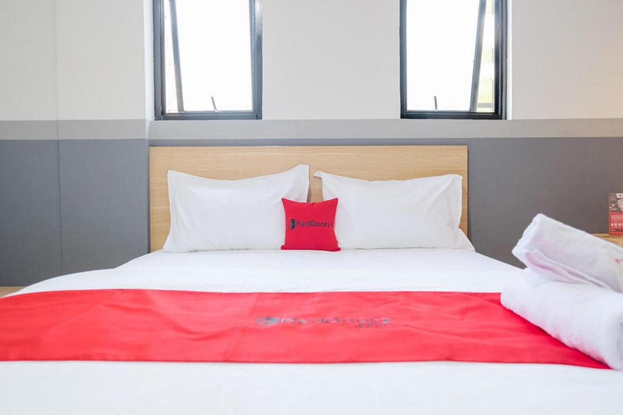 ג'קרטה Reddoorz Plus Near Taman Anggrek Mall מראה חיצוני תמונה
